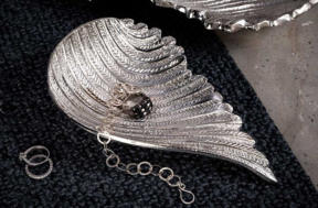 The ornate design of the Angel Wings collection is achieved via fine cast aluminium finished in stunning bright nickel.